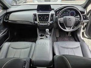 Toyota Crown 2019 Pearl