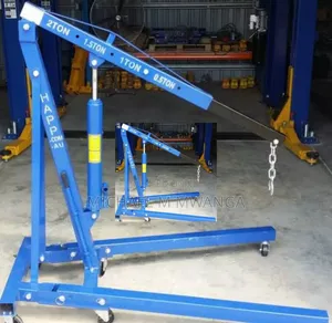 2000kg Engine Crane