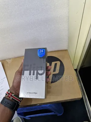 New Samsung Galaxy Z Flip4 256 GB Gold