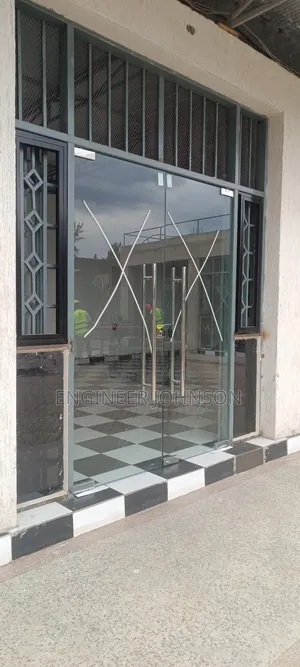 Frameless Glass Door