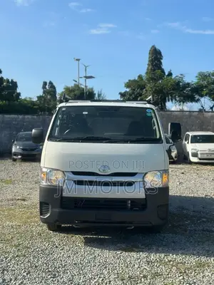 Toyota HiAce 2019 White