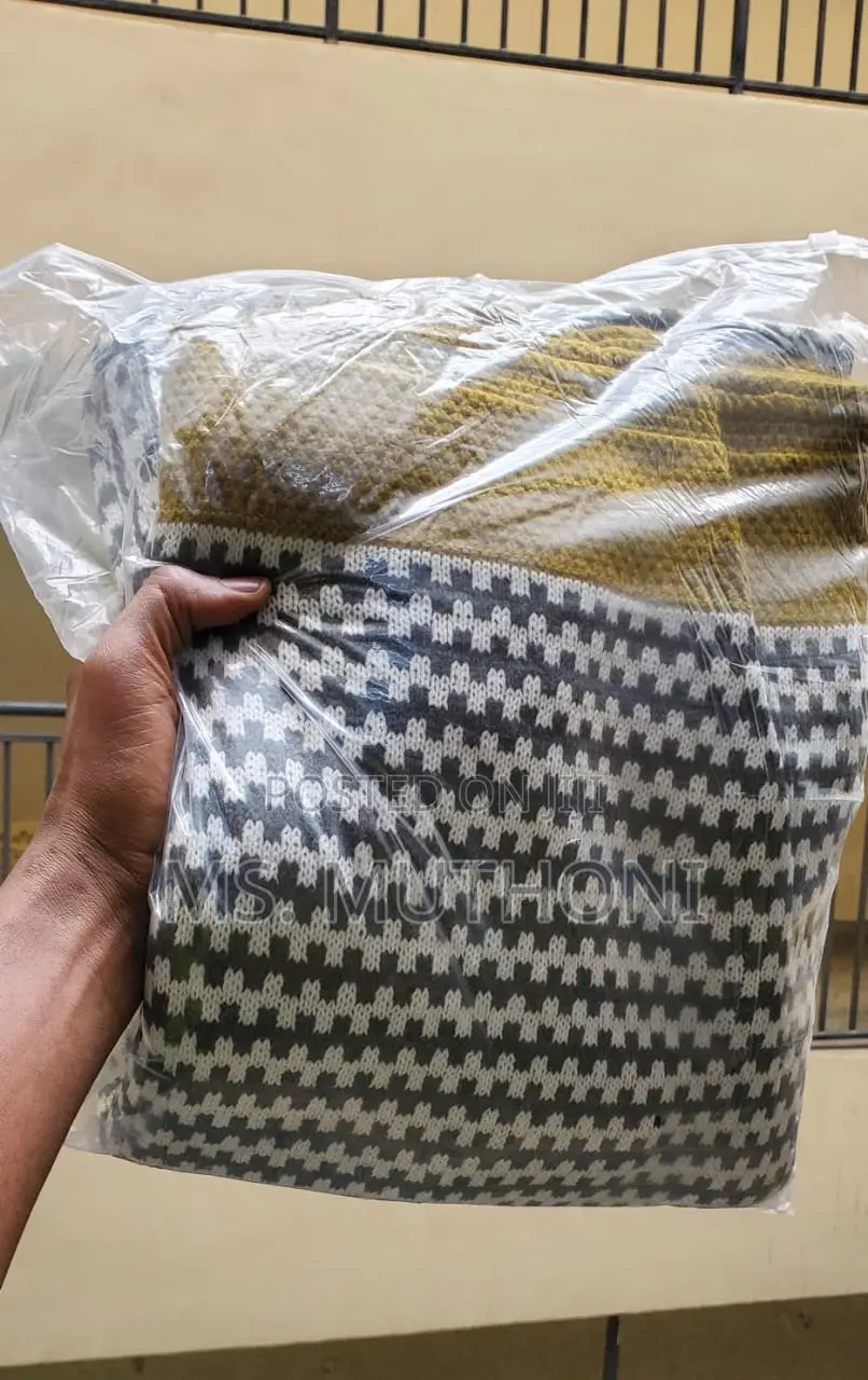 Modern Nordic Decorarive Throw Blanket (; 127cm *172cm*)