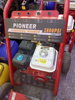 Top Guarantee 3800psi Pioneer Petrol Pressure Washer