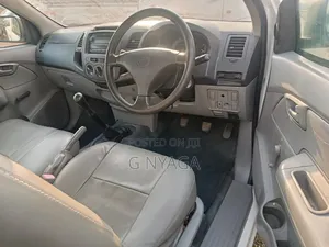 Toyota Hilux 2009 White