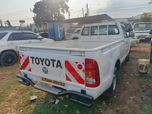 Toyota Hilux 2009 White