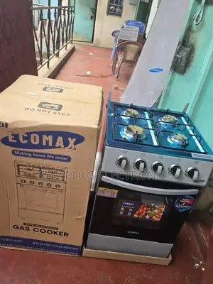 Standing Cooker With Gas Oven
