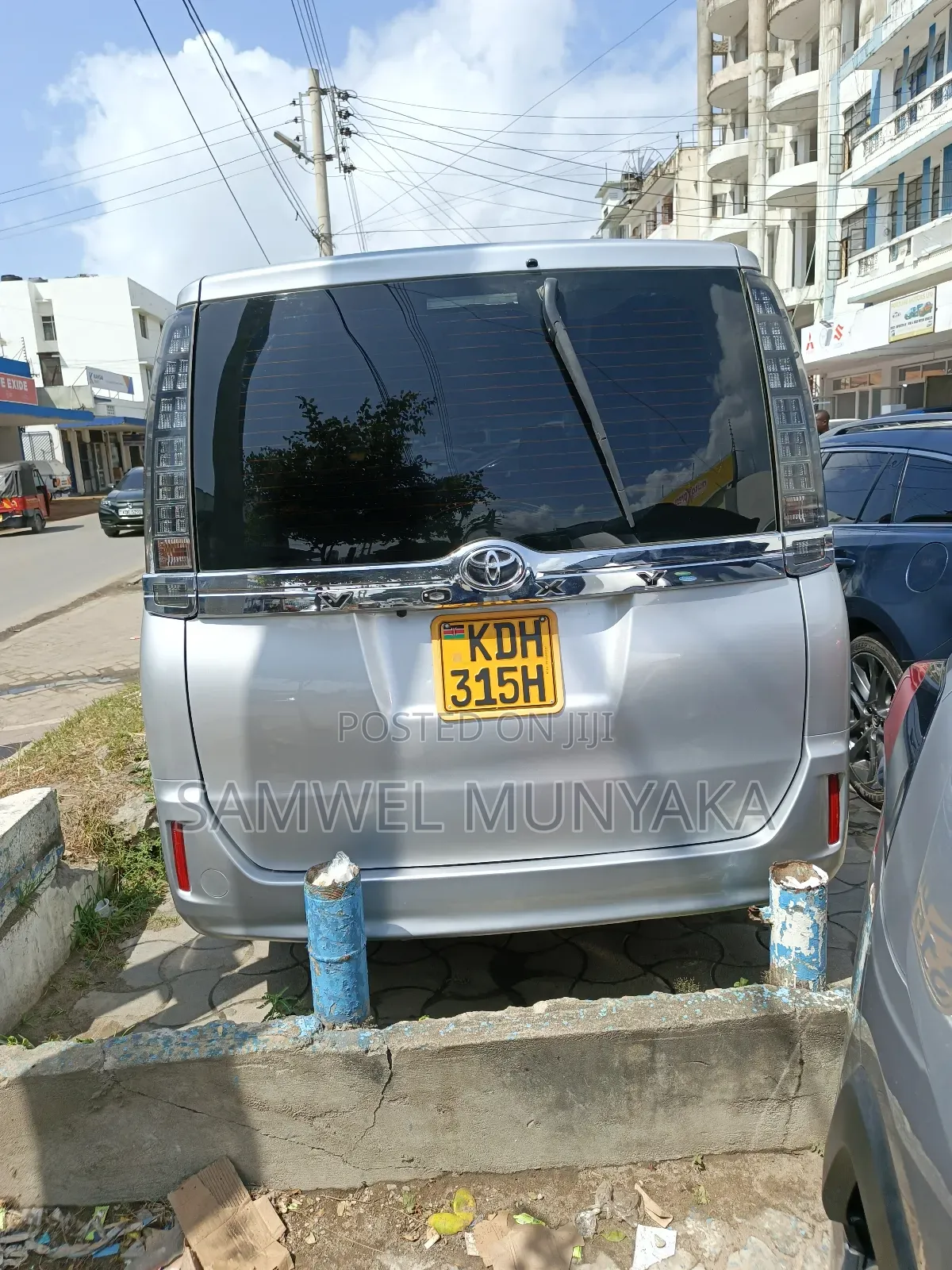 Toyota Voxy 2015 Silver