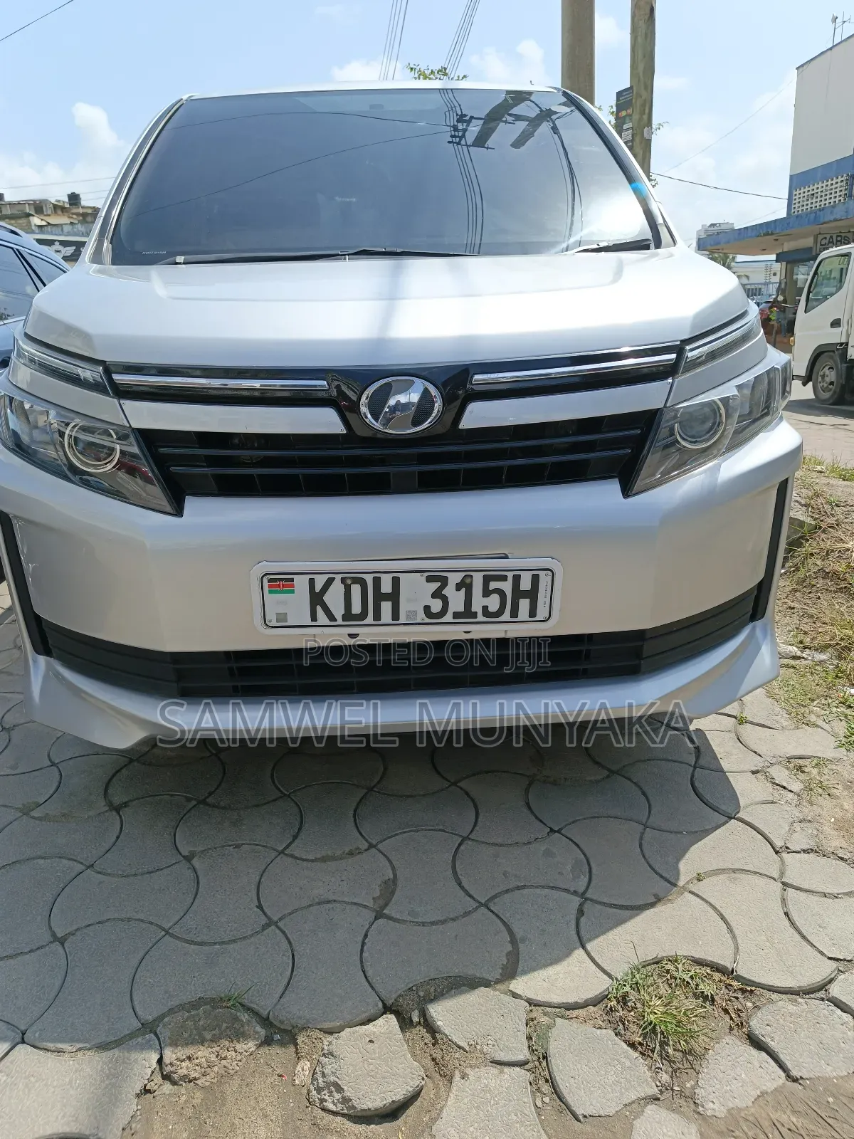 Toyota Voxy 2015 Silver