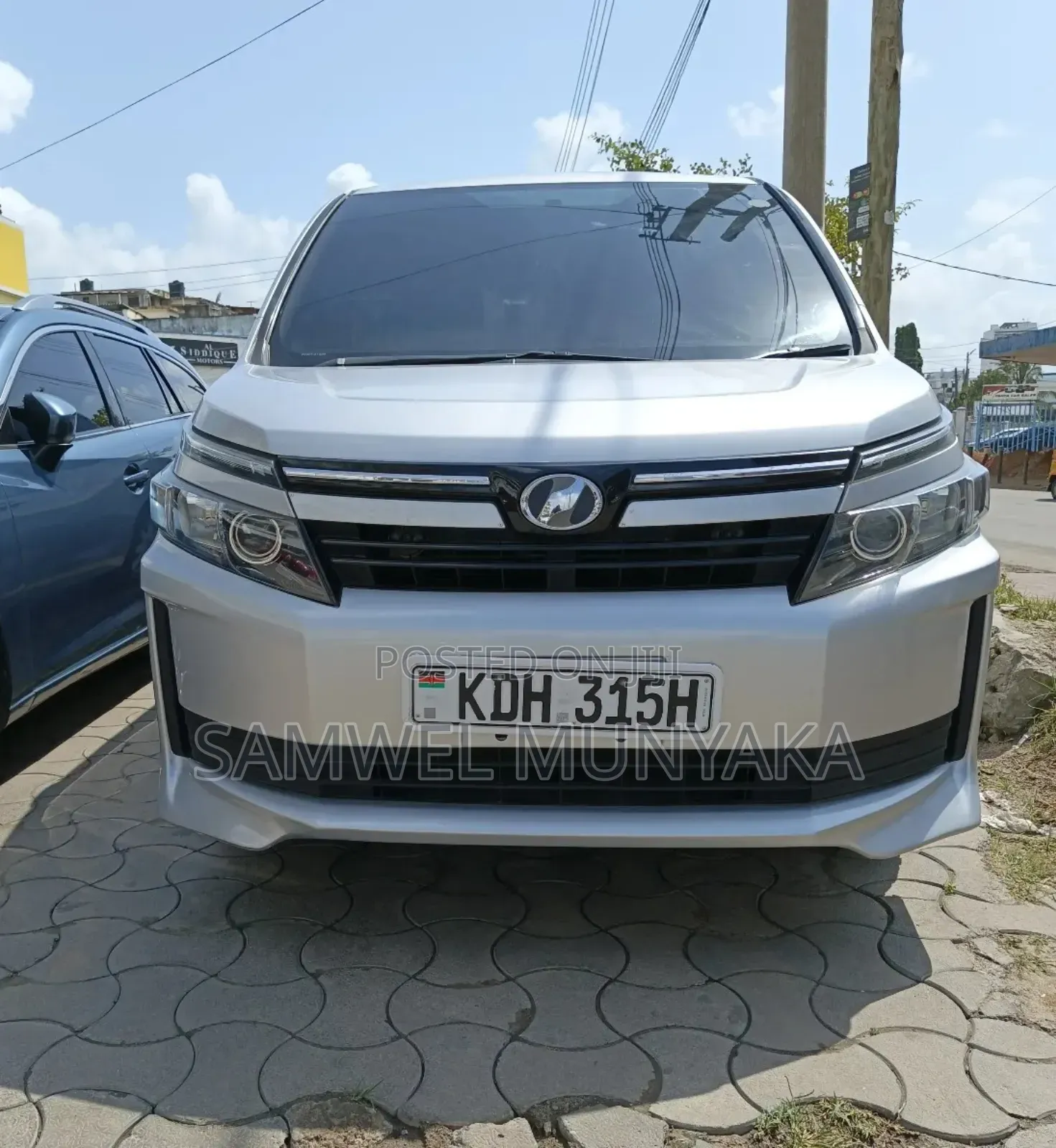 Toyota Voxy 2015 Silver