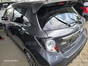 Toyota Vitz 2018 Gray