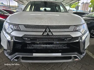 Mitsubishi Outlander 2019 Off white