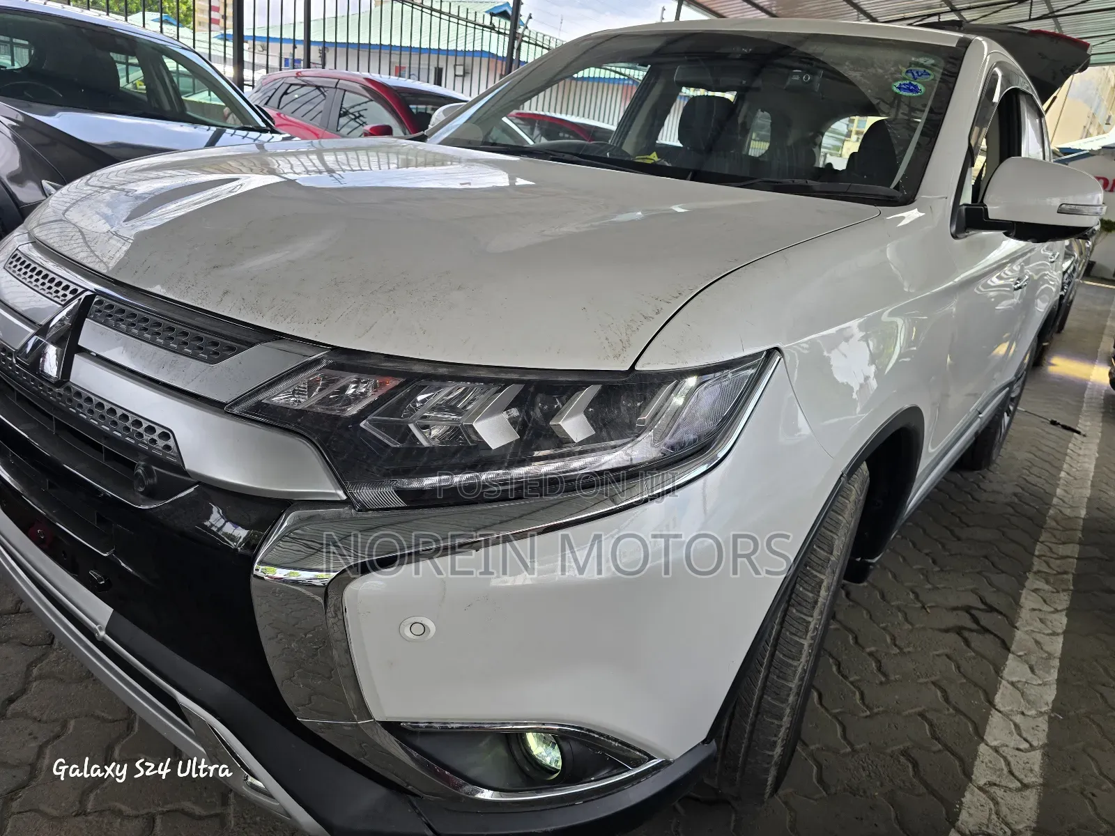 Mitsubishi Outlander 2019 Off white