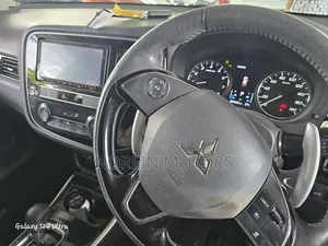 Mitsubishi Outlander 2019 Off white