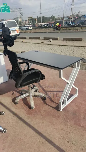 Adjustments Headrest Office Chair Plus Metallic Frame Office Table