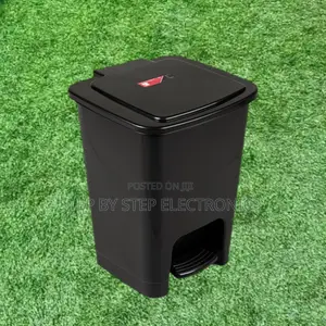 Easy to Assemble 30 Litres Hard Plastic Step Pedal Waste Bin Trash Can