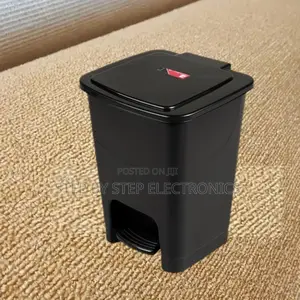 30l Hard Plastic Step Pedal Waste Bin Trash Can – Sleek and Durable