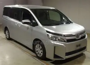 Toyota Voxy 2018 Silver