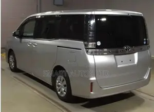 Toyota Voxy 2018 Silver