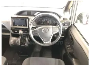 Toyota Voxy 2018 Silver