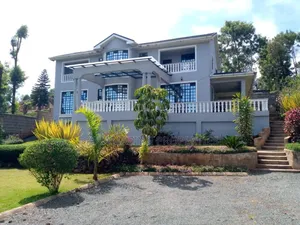 5bdrm Maisonette in Drive 14 On 1/4 Acre, Kerarapon for sale