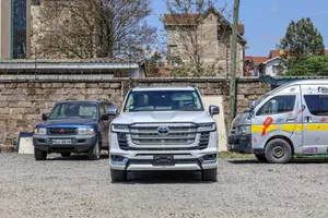 Toyota Land Cruiser 3.3 Diesel 4WD 2022 Off white