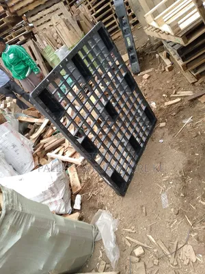Safe Carry Plastic Pallet