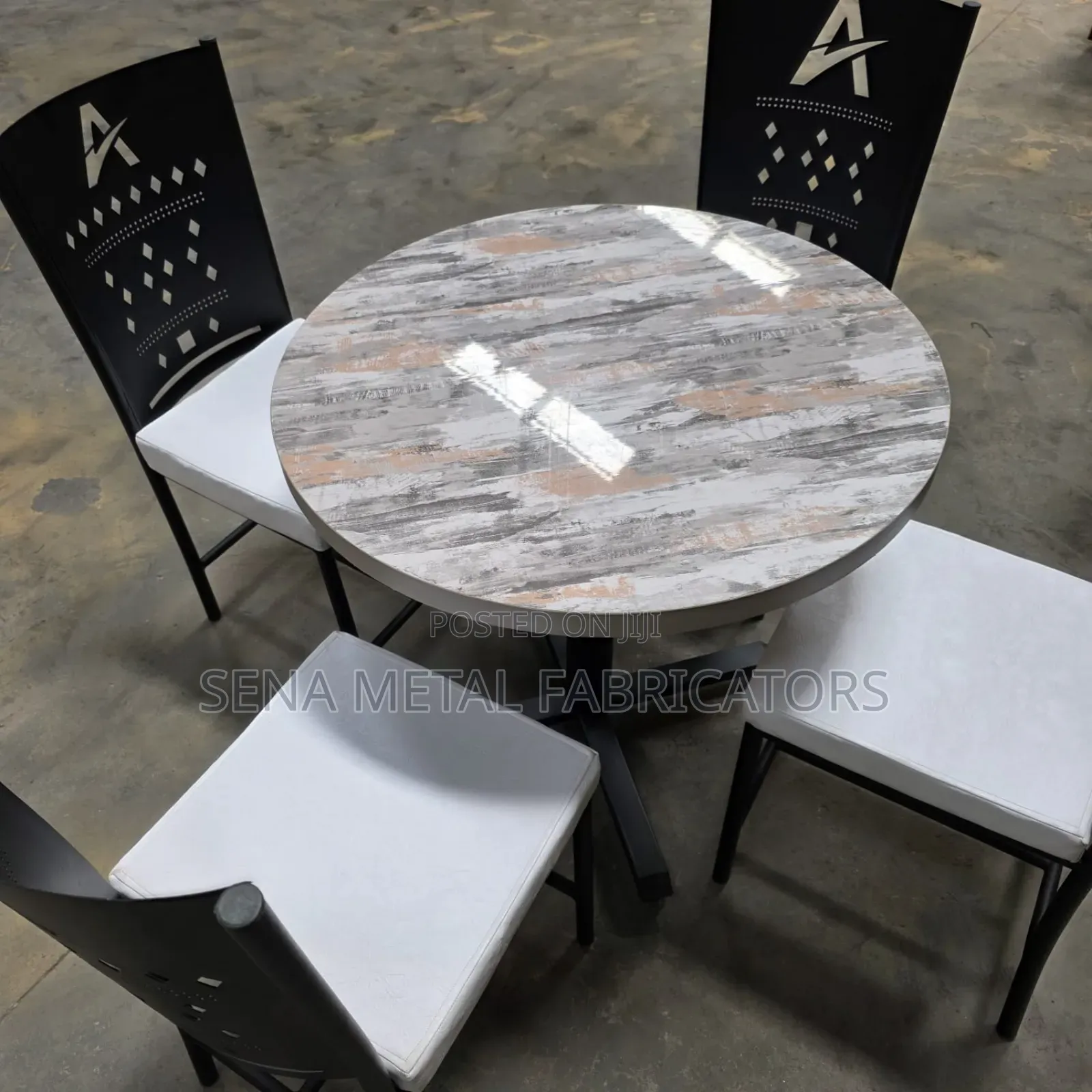 Restaurant/ Hotel Round Dining Table and Chairs.