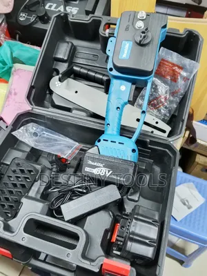 Cordless Makita Chainsaw