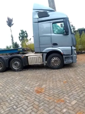 Transit Trailers at Hand for Logistics Services