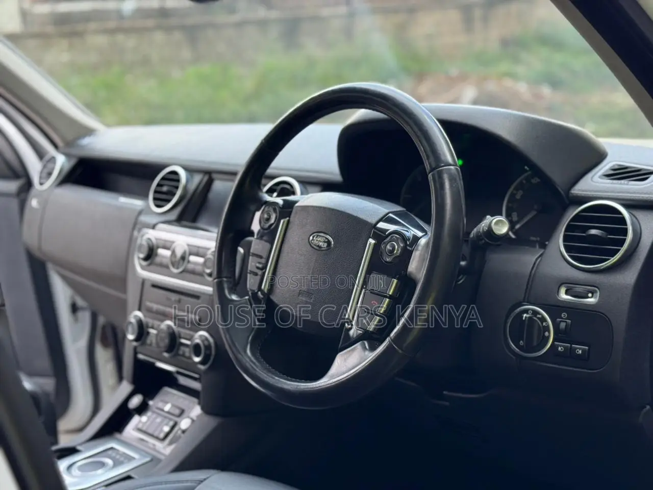 Land Rover Discovery 2015 White