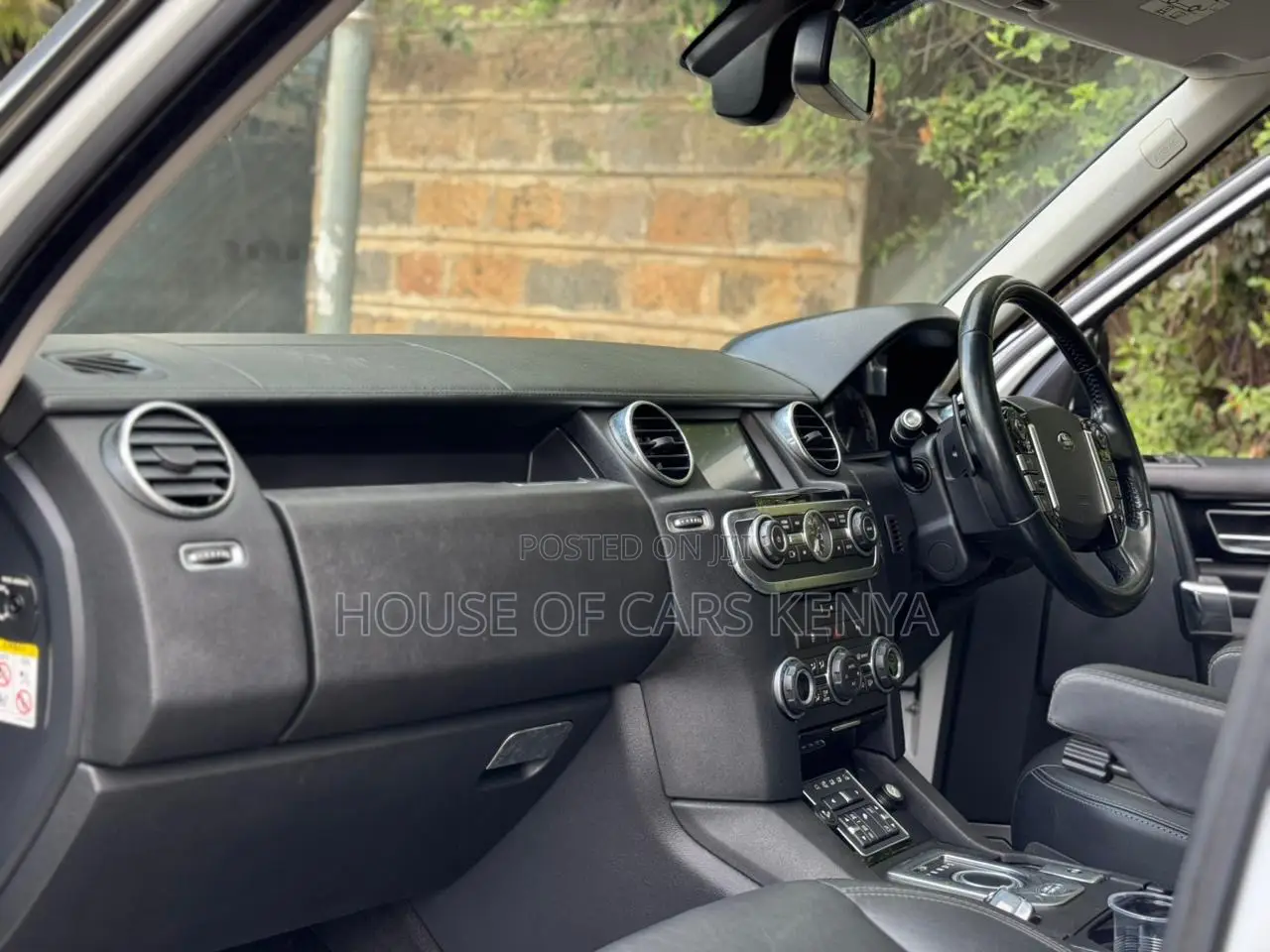 Land Rover Discovery 2015 White