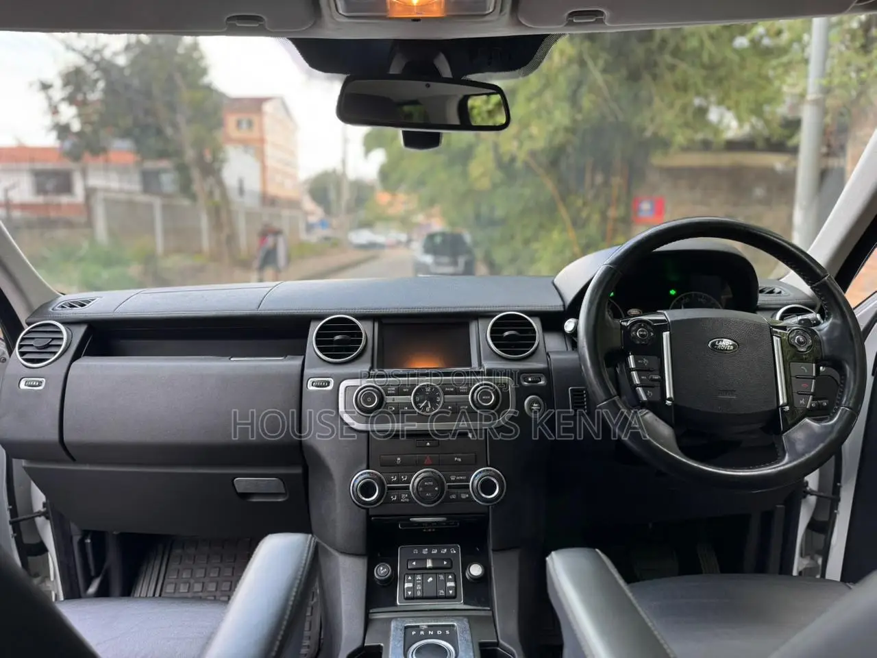 Land Rover Discovery 2015 White