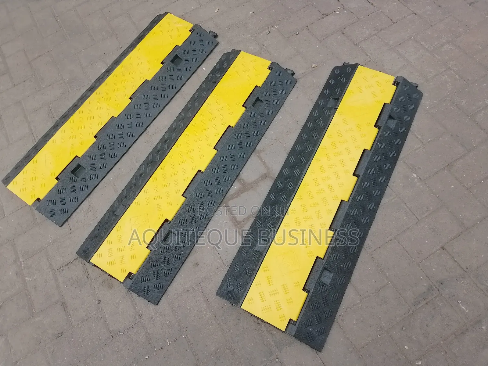 2 Channels Rubber Cable Protector.