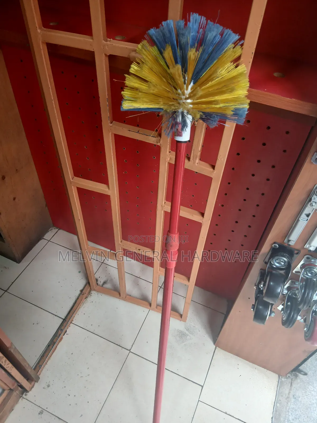Round Adjustable Cobweb Remover