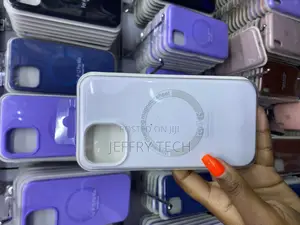 Middy Apple iPhone 14 Silicone Case With Magsafe