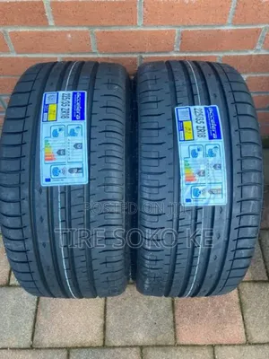 225/35r18 Accelera
