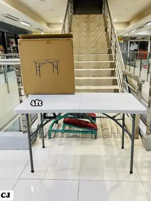 Strong Foldable Table in Plastic Length 1.2m* 