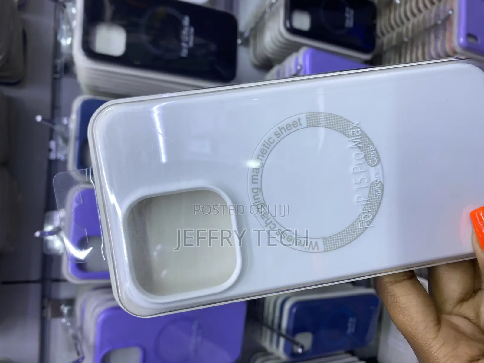 Byter Apple iPhone 15 Pro Max Silicone Case With Magsafe