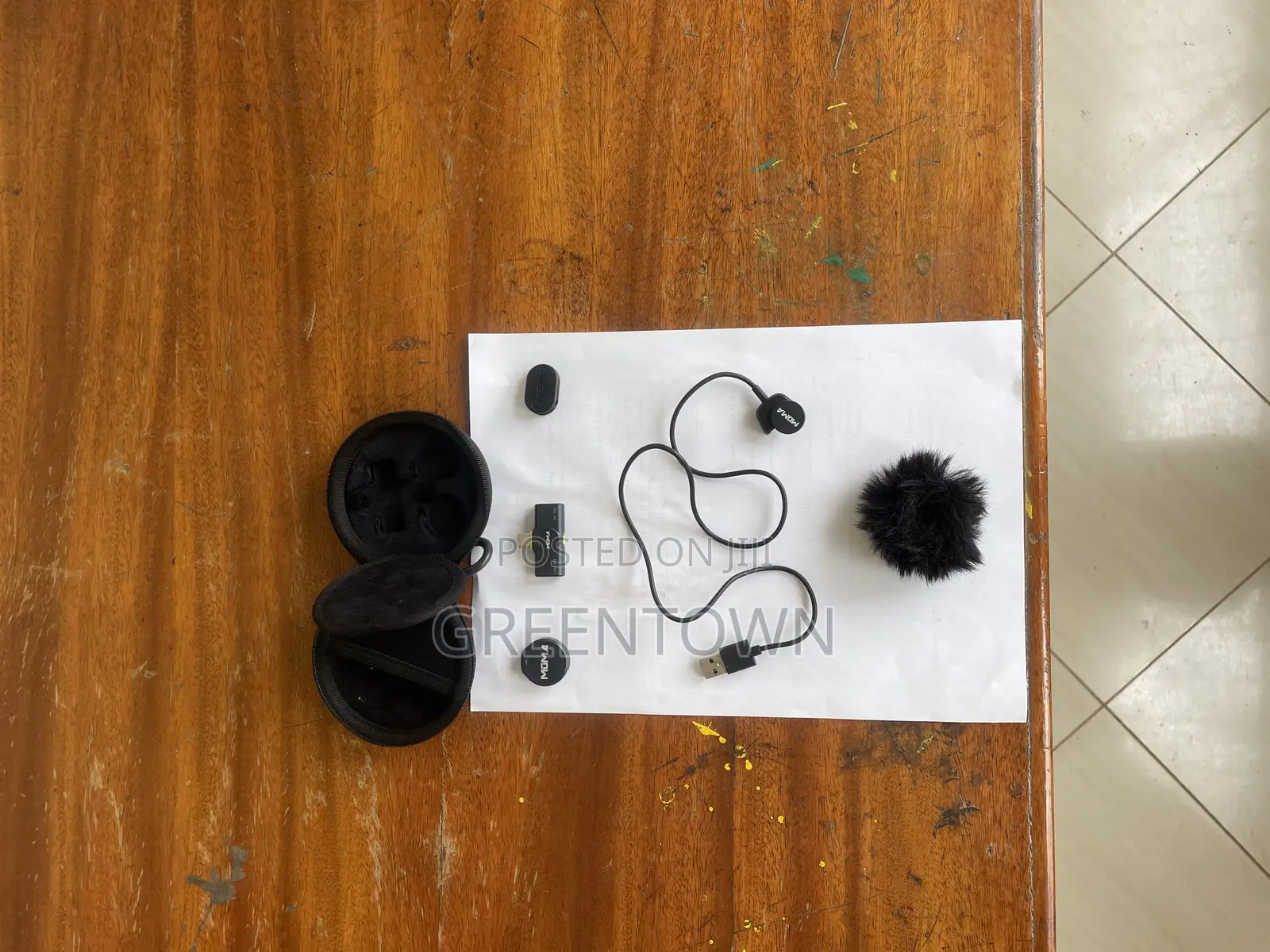 Wireless Lavalier Microphone Set