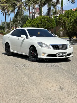 Toyota Crown 2013 Pearl