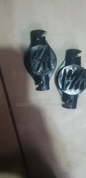 W Insulator Claw