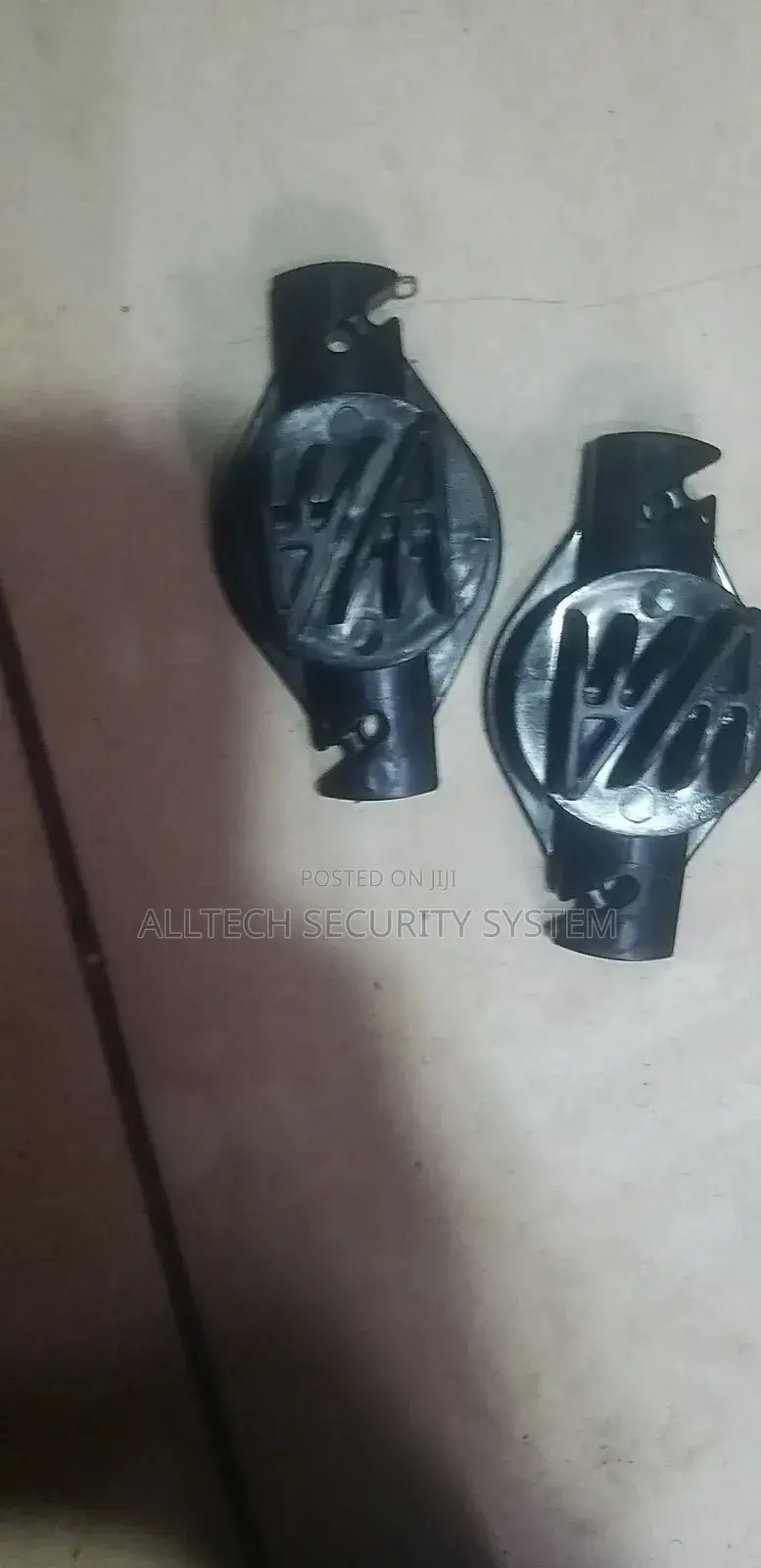 W Insulator Claw