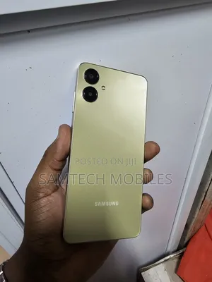 Samsung Galaxy A06 128 GB Gold