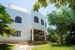 Swahili Vibes Bnb,3br Private Own Compound