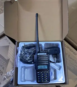 New Baofeng Walkie Talkie Uv 5r 5watts -Fm Radio (65.0mhz–108.0mhz)