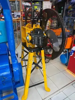 Heavy-Duty 3-Blade Chaff Cutter With Diesel Engine