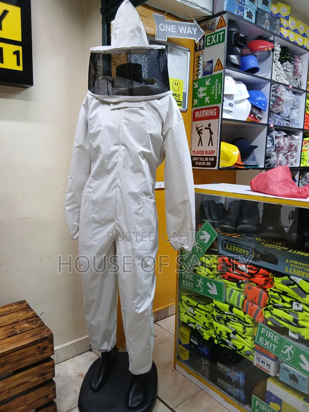 Round Fencing Bees Suits