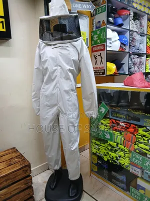 Round Fencing Bees Suits