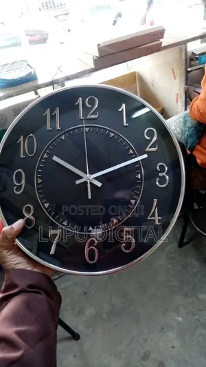 Clock With Hidden Camera