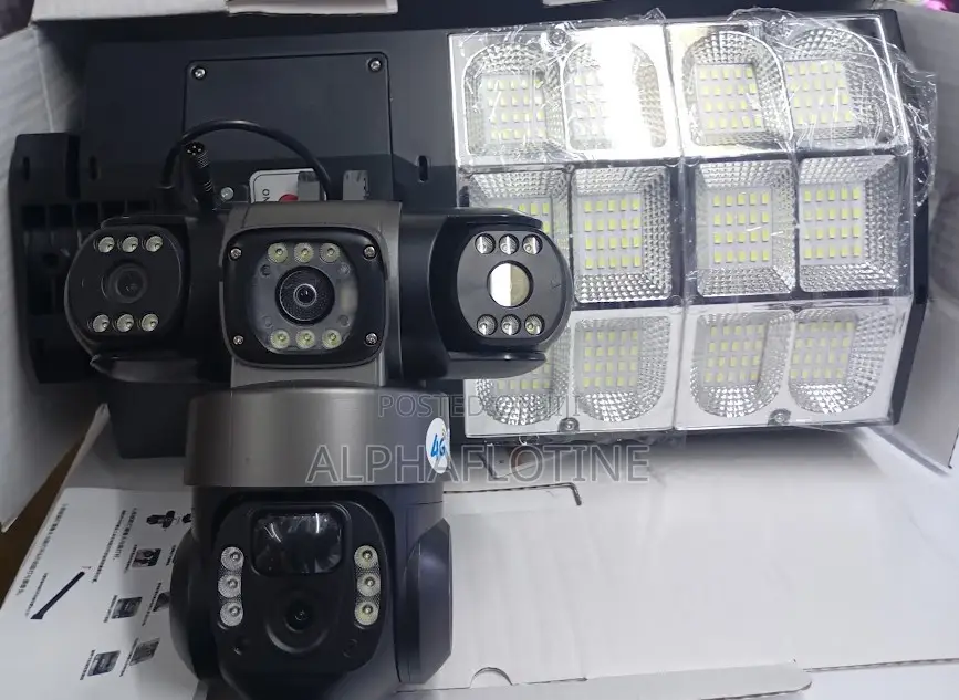 4g Lte PTZ Control Triple-Lens Solar Street Light Camera